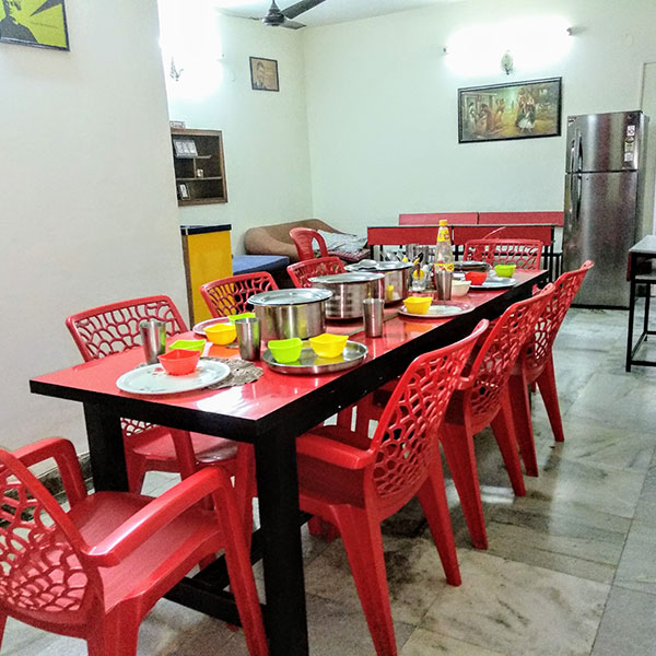 Jetley PG Delhi | Girls Hostel | PG Near LSR, Gargi, Kamala Nehru College - AC Rooms @13K, 4 Meals, Milk, Veg/Non Veg Food - PG With Food & Amazing Facilities For Students of Delhi UNiversity